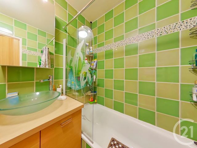 Afficher la photo en grand Appartement F3 à vendre - 3 pièces - 67 m2 - VILLEURBANNE - 69 - RHONE-ALPES