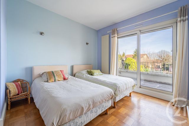 Maison à vendre - 6 pièces - 262 m2 - Bron - 69 - RHONE-ALPES