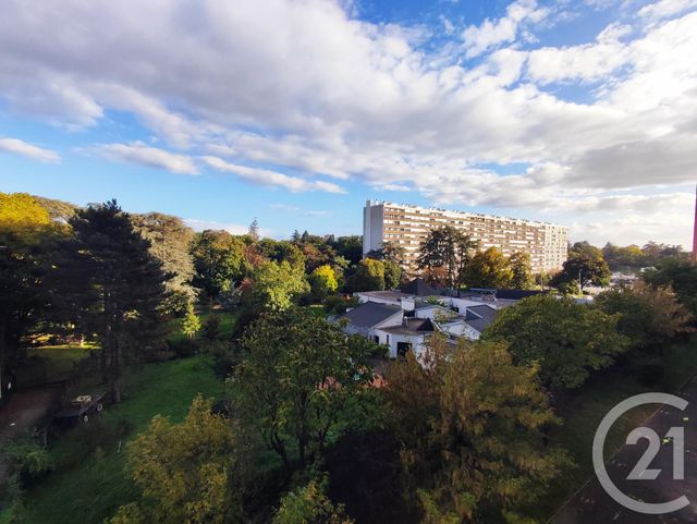 Appartement T5 à vendre - 5 pièces - 76,88 m2 - Bron - 69 - RHONE-ALPES