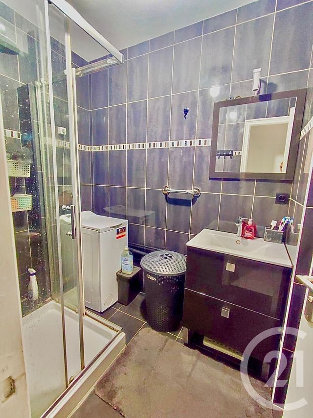 Afficher la photo en grand Appartement F4 à vendre - 4 pièces - 79,81 m2 - Vaulx En Velin - 69 - RHONE-ALPES