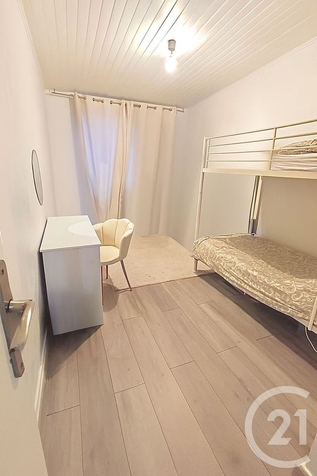 Afficher la photo en grand Appartement F4 à vendre - 4 pièces - 79,81 m2 - Vaulx En Velin - 69 - RHONE-ALPES