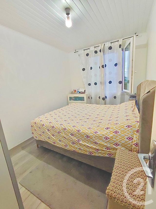 Afficher la photo en grand Appartement F4 à vendre - 4 pièces - 79,81 m2 - Vaulx En Velin - 69 - RHONE-ALPES