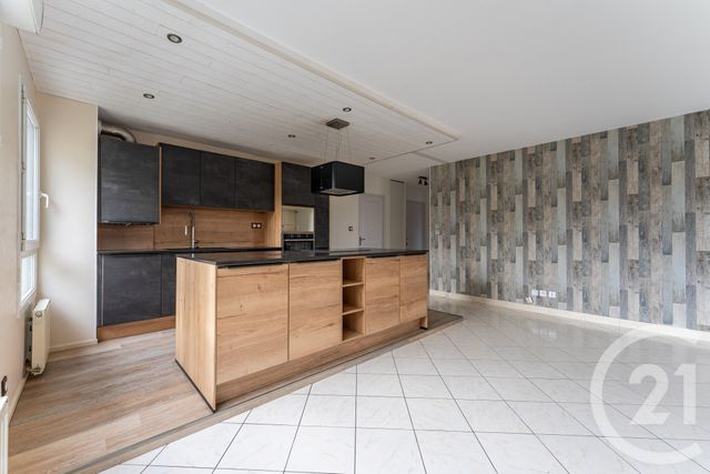 Afficher la photo en grand Appartement F4 à vendre - 4 pièces - 84,14 m2 - St Fons - 69 - RHONE-ALPES