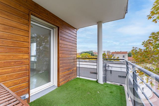 Afficher la photo en grand Appartement F4 à vendre - 4 pièces - 84,14 m2 - St Fons - 69 - RHONE-ALPES