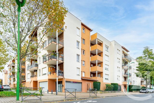 Afficher la photo en grand Appartement F4 à vendre - 4 pièces - 84,14 m2 - St Fons - 69 - RHONE-ALPES