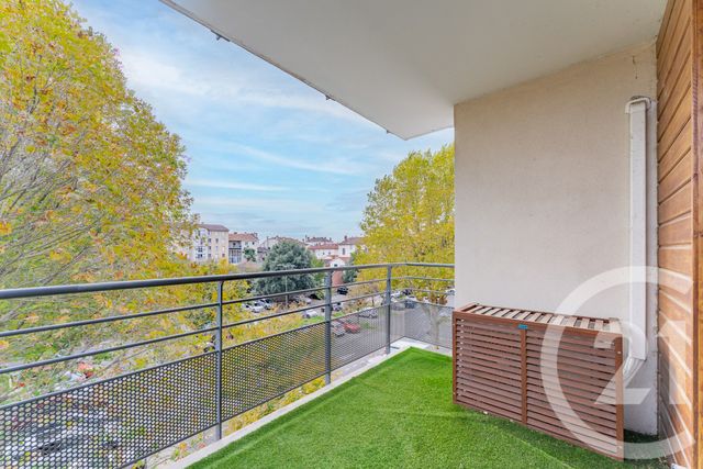 Afficher la photo en grand Appartement F4 à vendre - 4 pièces - 84,14 m2 - St Fons - 69 - RHONE-ALPES