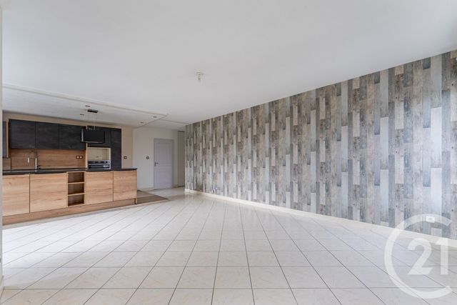 Afficher la photo en grand Appartement F4 à vendre - 4 pièces - 84,14 m2 - St Fons - 69 - RHONE-ALPES