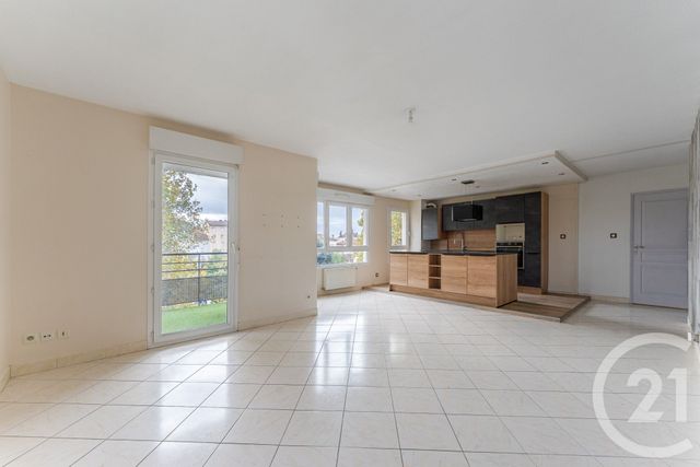 Afficher la photo en grand Appartement F4 à vendre - 4 pièces - 84,14 m2 - St Fons - 69 - RHONE-ALPES