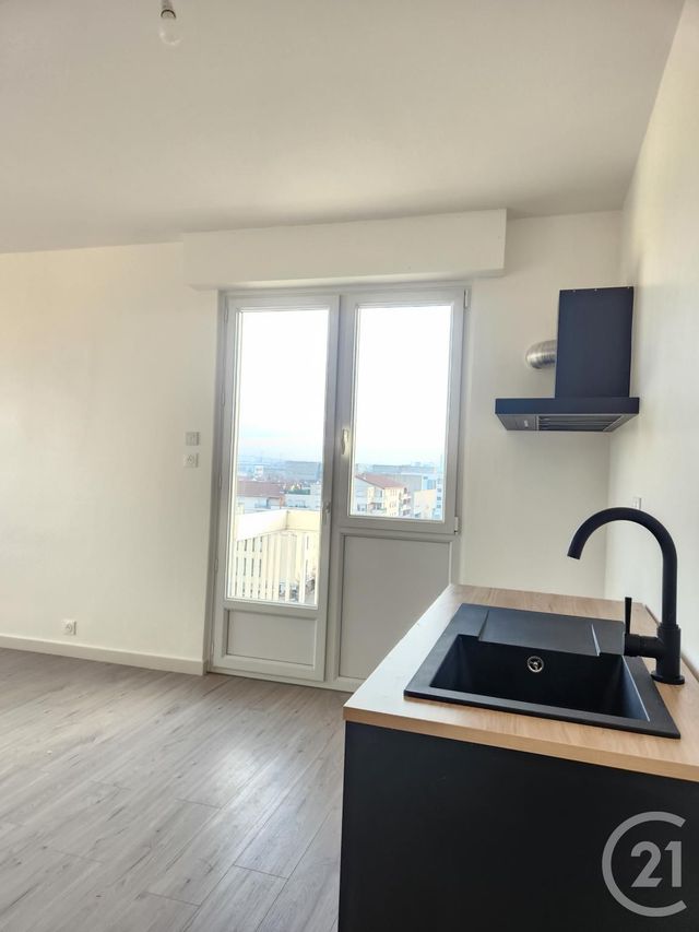Appartement F4 à vendre - 4 pièces - 84,60 m2 - St Fons - 69 - RHONE-ALPES