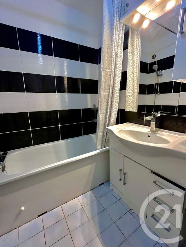 Appartement T3 &agrave; vendre - 3 pi&egrave;ces - 72,03 m2 - Vaulx En Velin - 69 - RHONE-ALPES