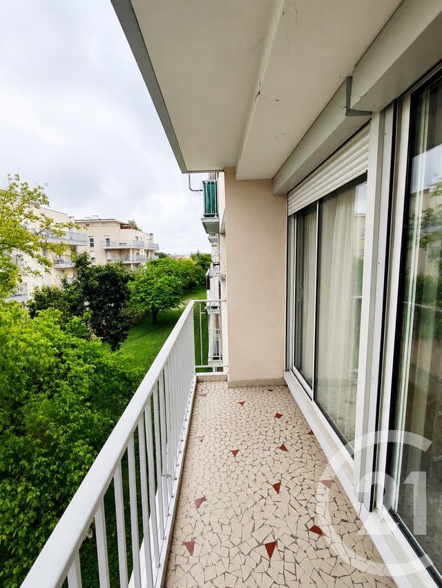Appartement T4 &agrave; vendre - 4 pi&egrave;ces - 67,52 m2 - Bron - 69 - RHONE-ALPES